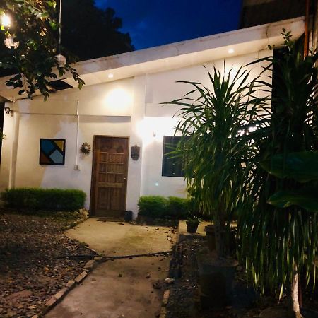 The White Bed And Breakfast Bacolod Exterior foto